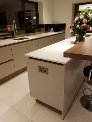 Click Here To Enlarge This Photo Of Miami White Silestone 